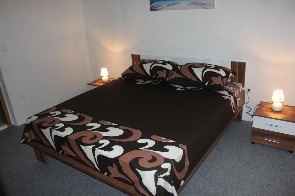 Apartment And Pool Nika Бибинє Екстер'єр фото
