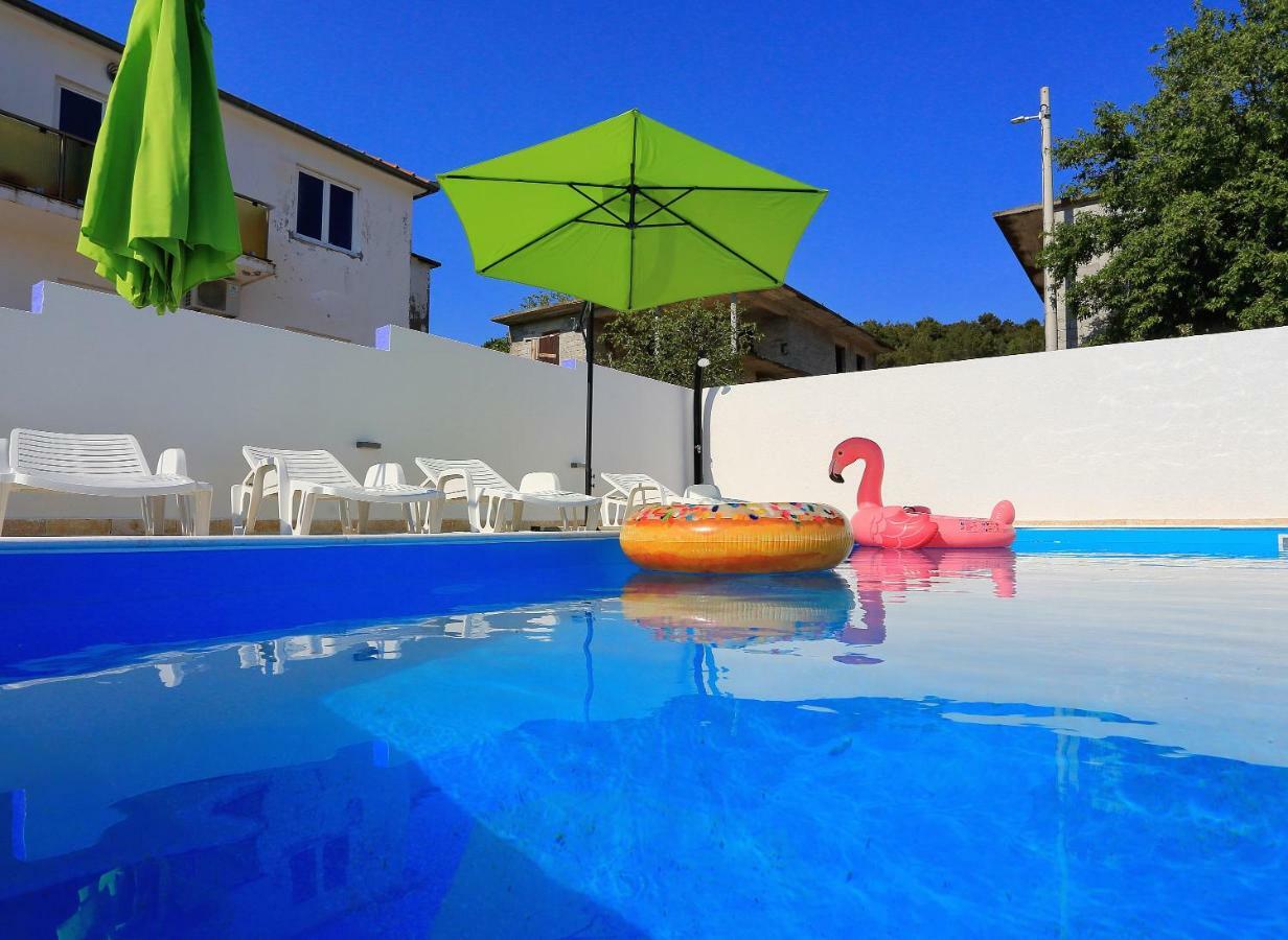 Apartment And Pool Nika Бибинє Екстер'єр фото