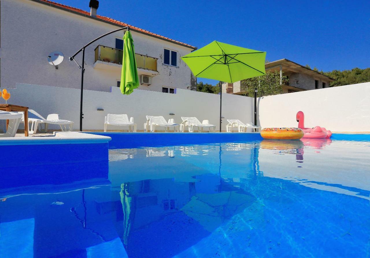 Apartment And Pool Nika Бибинє Екстер'єр фото