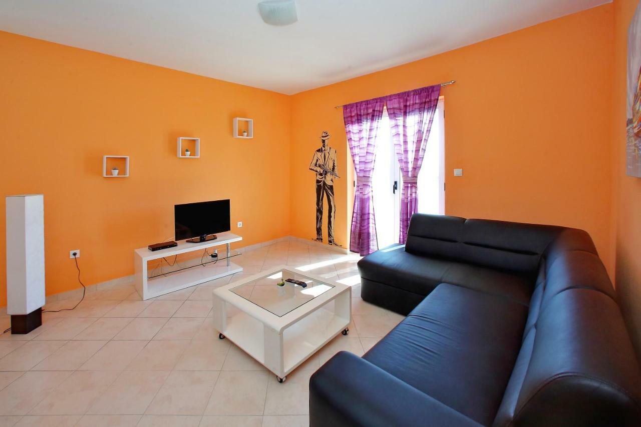Apartment And Pool Nika Бибинє Екстер'єр фото