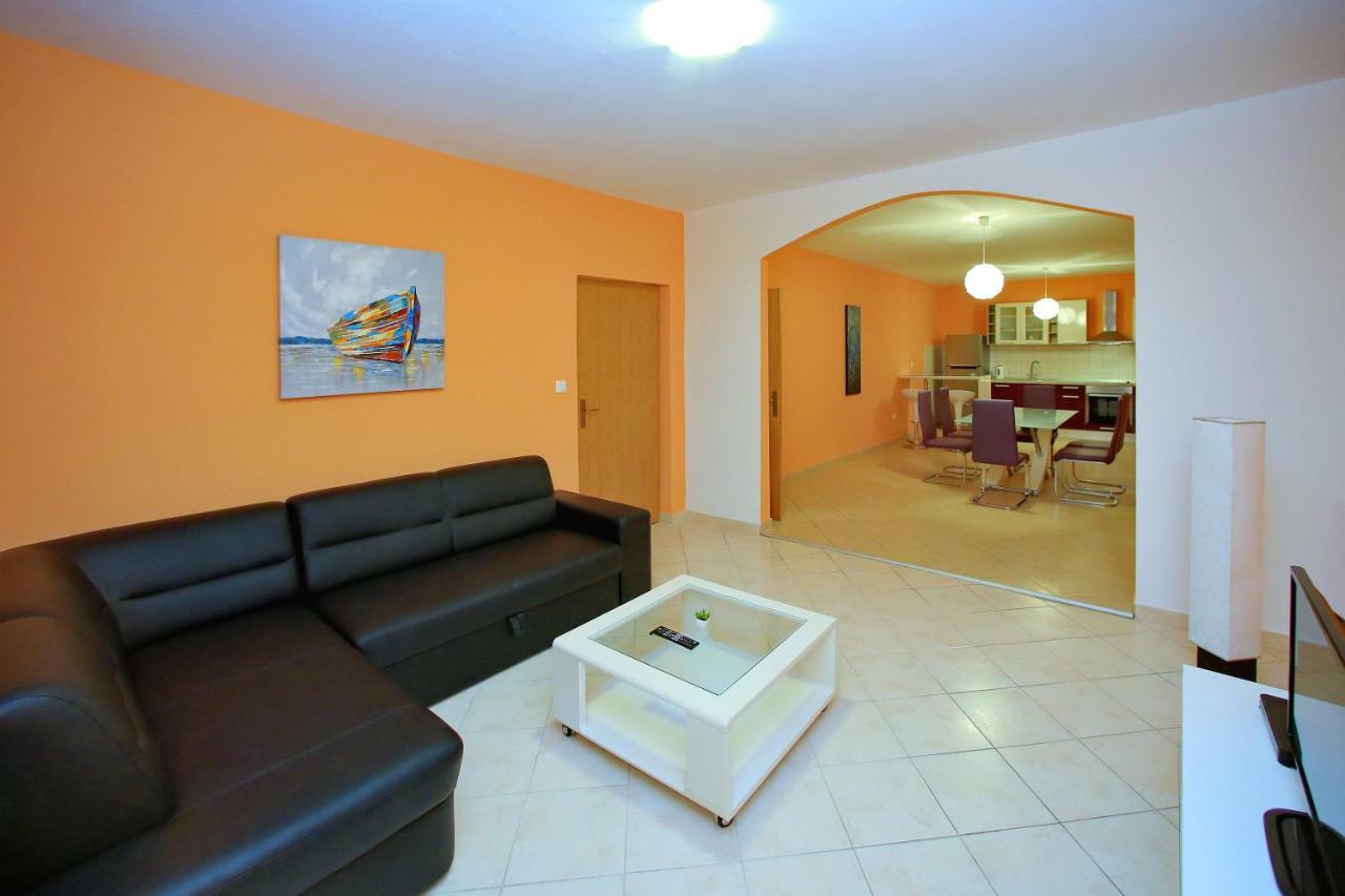 Apartment And Pool Nika Бибинє Екстер'єр фото